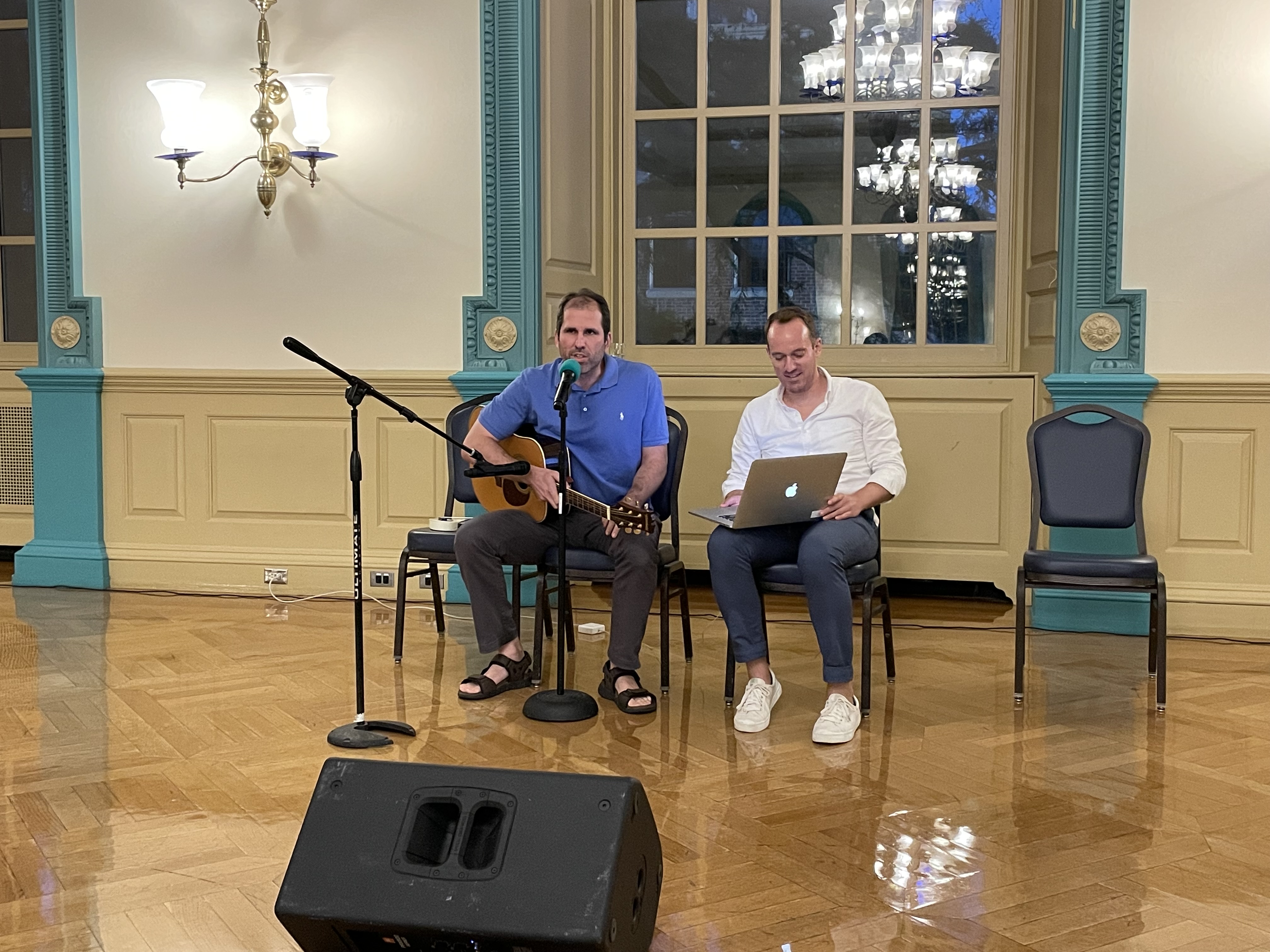 The musical session (featured: Mark Wilde and Felix Leditzky) closed out the conference dinner.